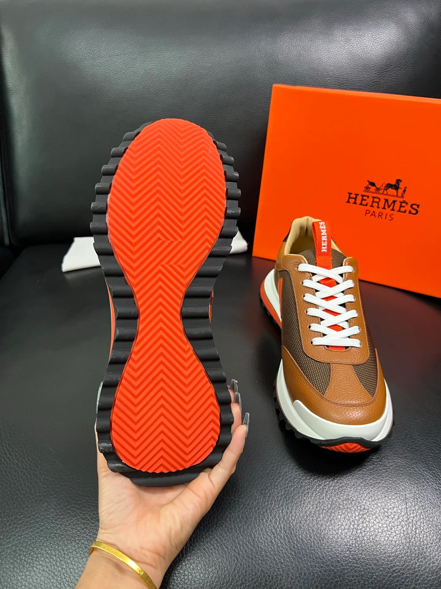 Men's shoes 💰800 Hermes top purchasing Hermes counters are on sale at the same time with original factory configuration, original cowhide imported from Italy and mesh fabric, high-quality splicing technology, fully imported water-dyed cowhide lining, soles: original soles specially provided by the original factory are super comfortable, the original factory follows the order and high quality, you can enter and exit the counter at will, you are welcome to compare and synchronize with the counter, code number 39-44 (customized 38 45) 85863